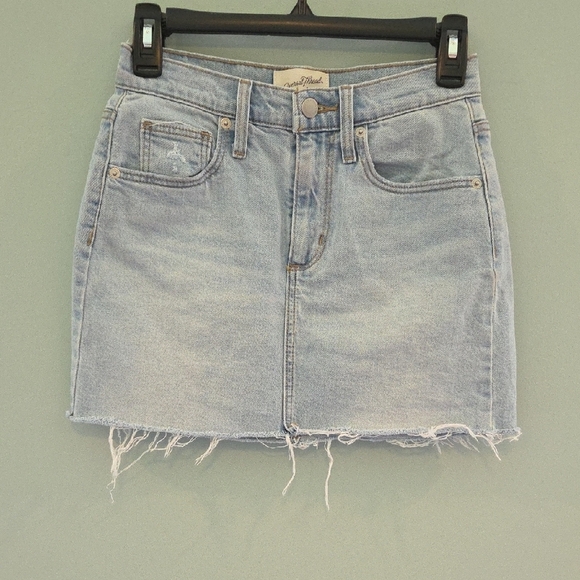 Universal Thread Stone Washed Denim Frayed Hem Distresed Mini Skirt - Picture 1 of 10